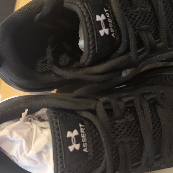 Boys Under Armour - Picture 5 of 9